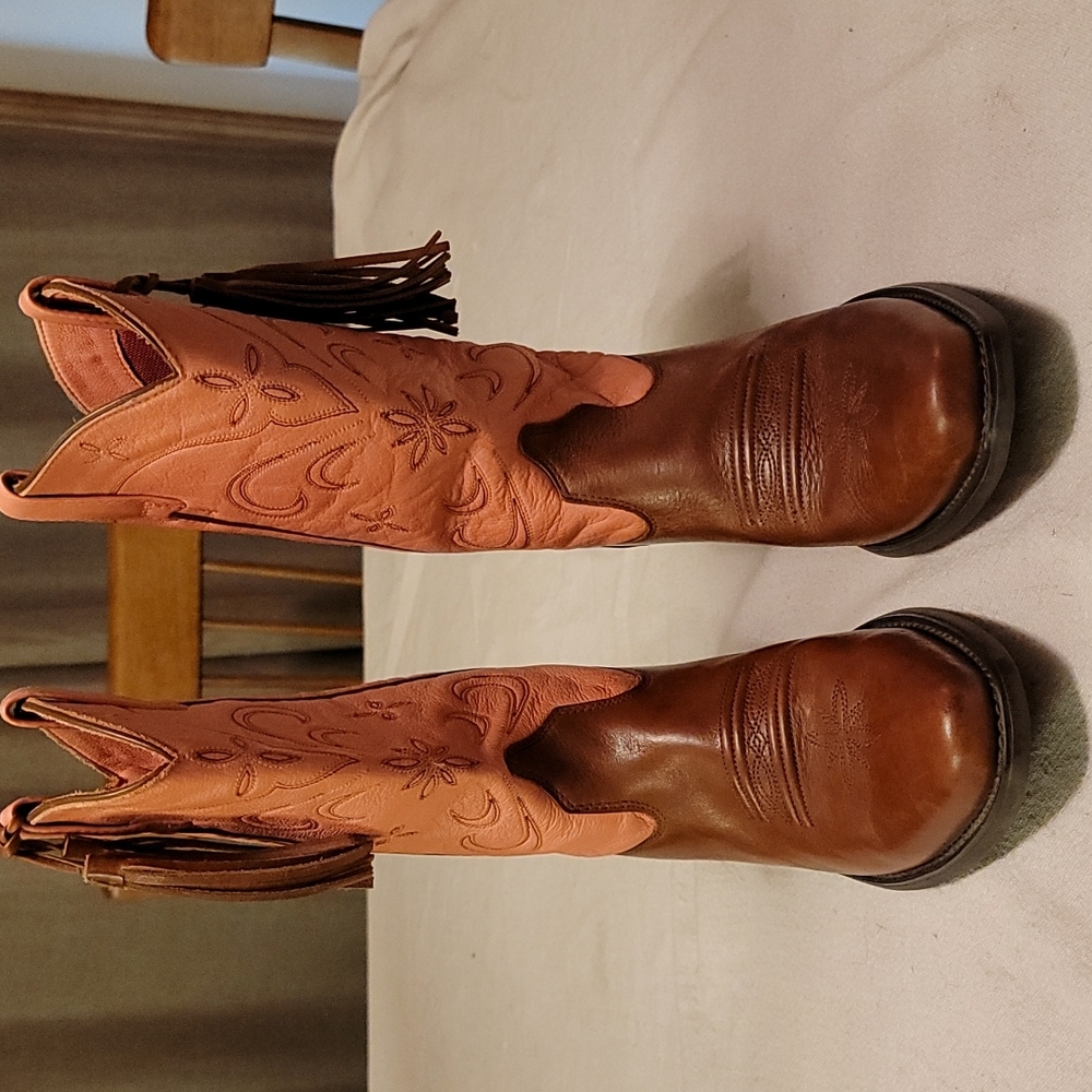 Ariat Woman's brown 7.5 B boots